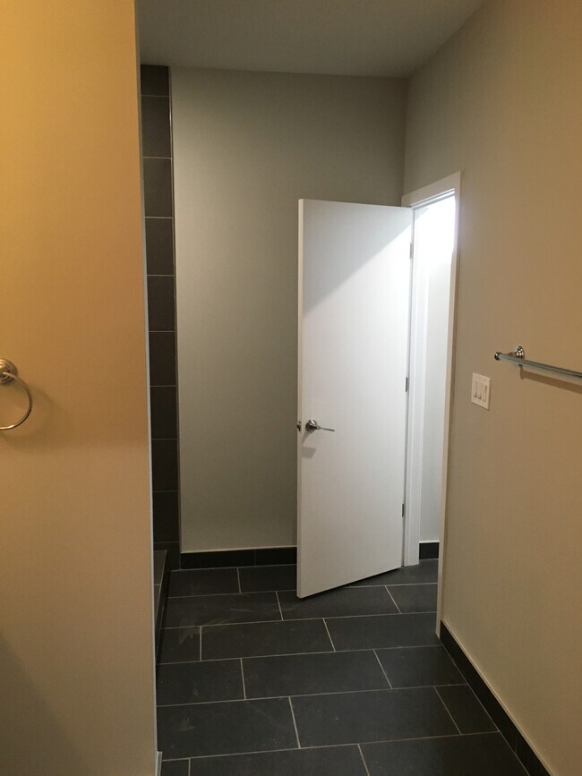 Building Photo - 1515 N Mascher St