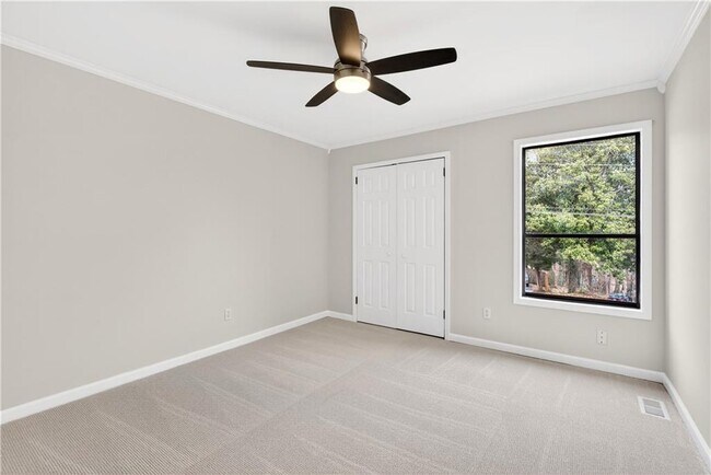 Building Photo - 4933 Dana Dr NE