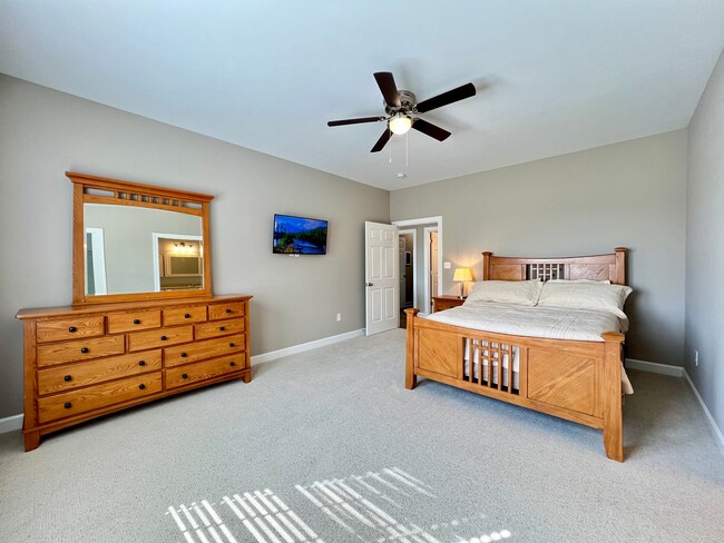 Building Photo - Adorable Waterfront/Fully Furnished/All In...
