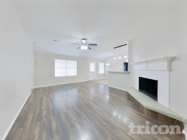 Building Photo - 2002 Briar Grove Dr