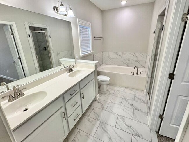 Building Photo - Move In Special! Now Leasing @ Mallard Par...