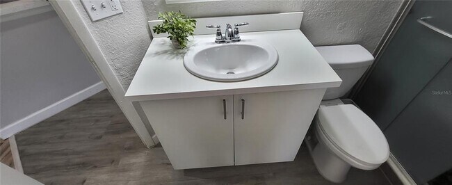 Building Photo - 1972 Lake Atriums Cir