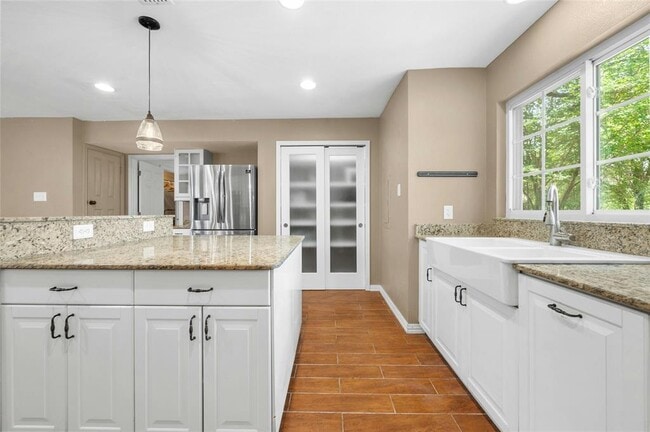Building Photo - 13003 S Madrone Trail