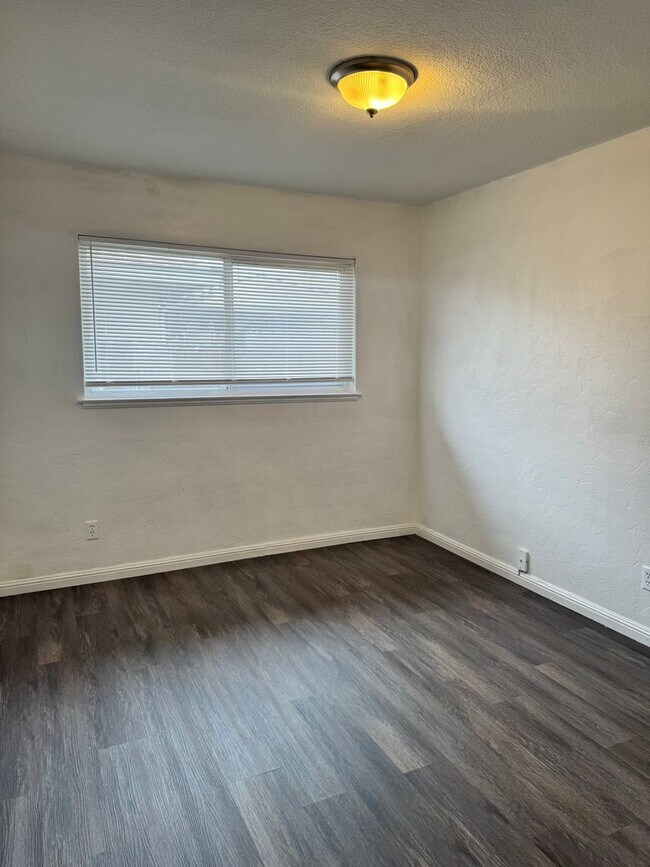 Building Photo - 1836 W Michigan Ave