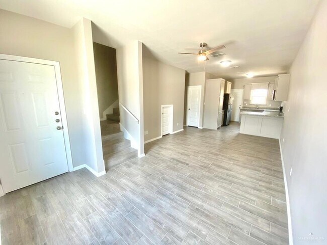 Building Photo - 1105 W Kennedy St