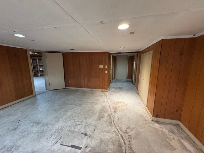 Building Photo - Upgraded 3 Bedroom Home with Garage and Basement