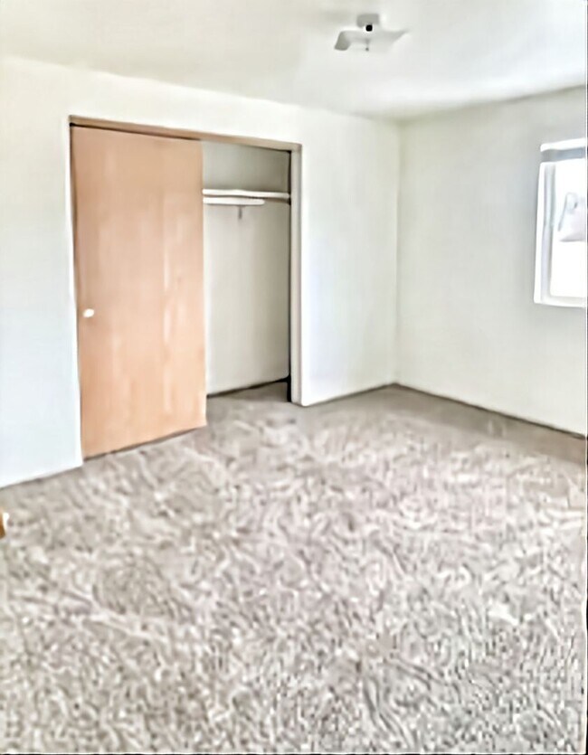 Building Photo - Beautiful 3 bed 2 bath Townhome in Boise!