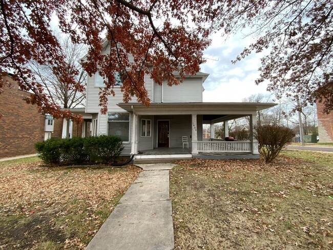Building Photo - 1400 Bass Ave