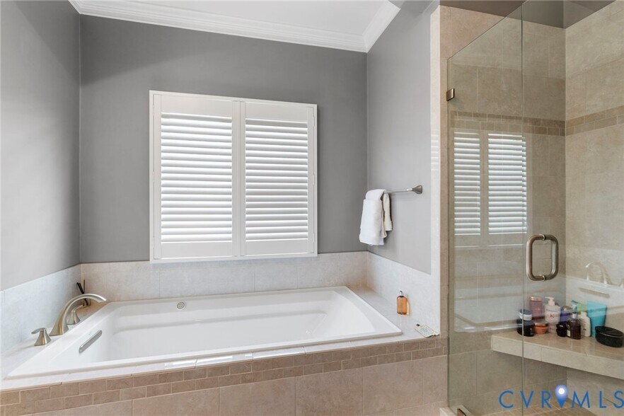 Building Photo - 3920 Village Commons Walk