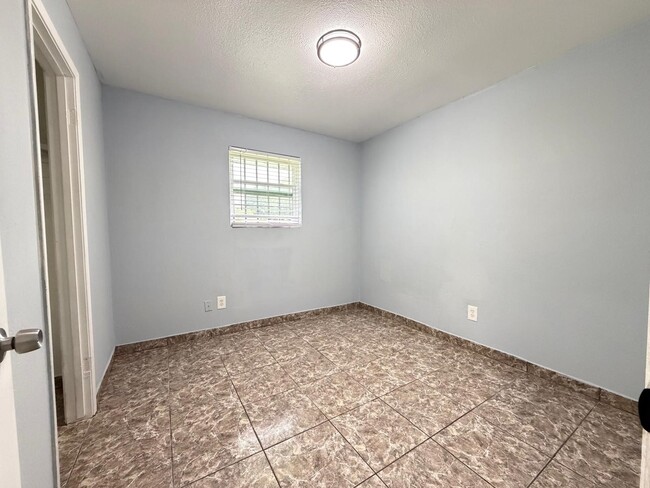 Building Photo - 5503 Bertellis Ln