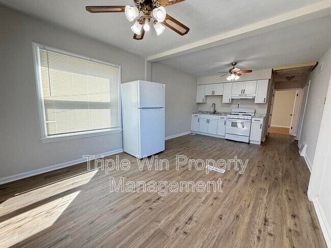 Building Photo - 8015 Aline Ave