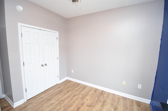Building Photo - 3564 Alexandria Ave