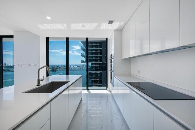 Building Photo - 700 NE 24th St