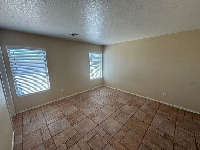 Building Photo - 3 Bedroom - 2 Bath - 1300 Sq. Ft. Home - Tucson