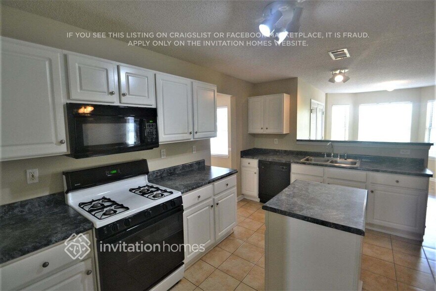 Building Photo - 489 Lakewater Estates Dr