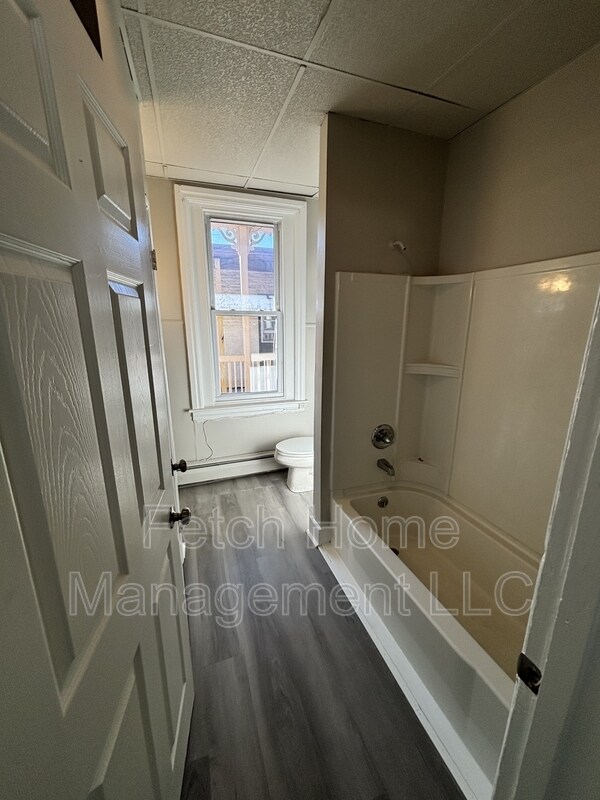 Building Photo - 818 Church St