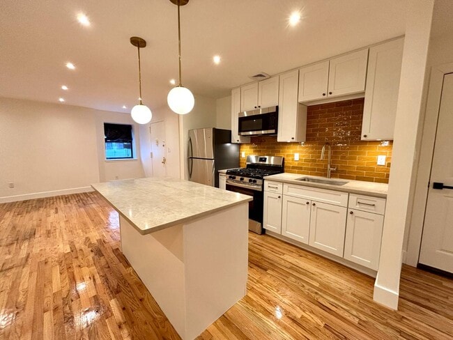 Building Photo - 2182 Davidson Ave