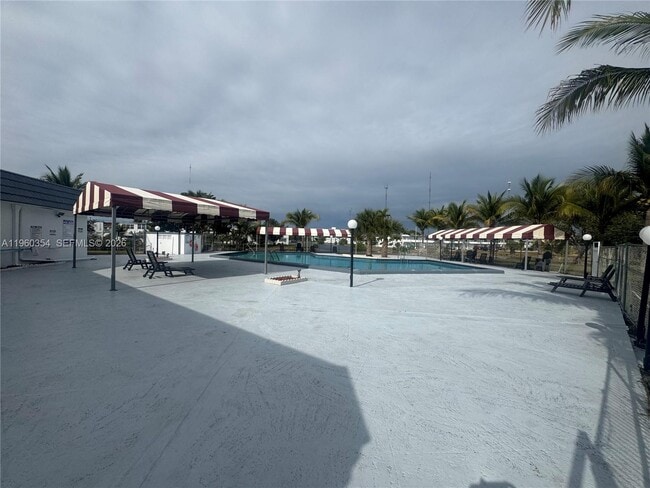 Building Photo - 20320 NE 2nd Ave