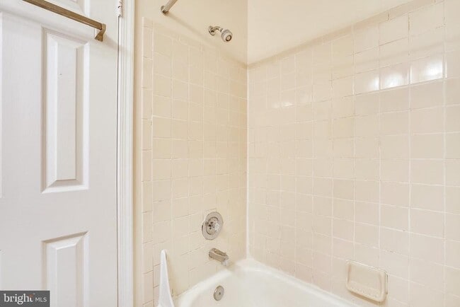 Building Photo - 510 Colecroft Ct