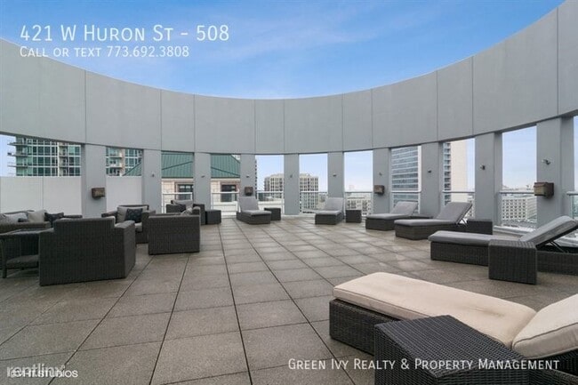 Building Photo - Stunning River North condo with Huge Patio!