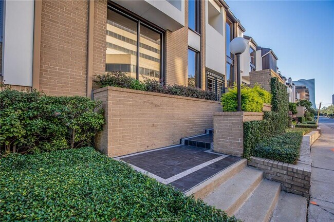 Building Photo - 45 Briar Hollow Ln