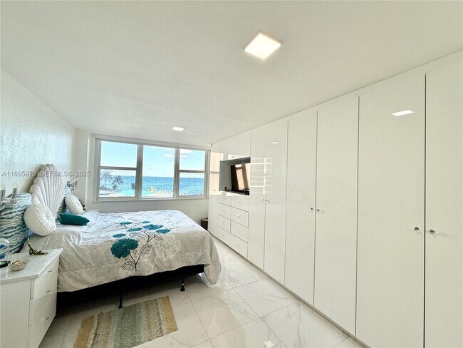 Building Photo - 3180 S Ocean Dr