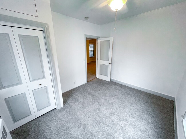 Building Photo - 206 E Main St