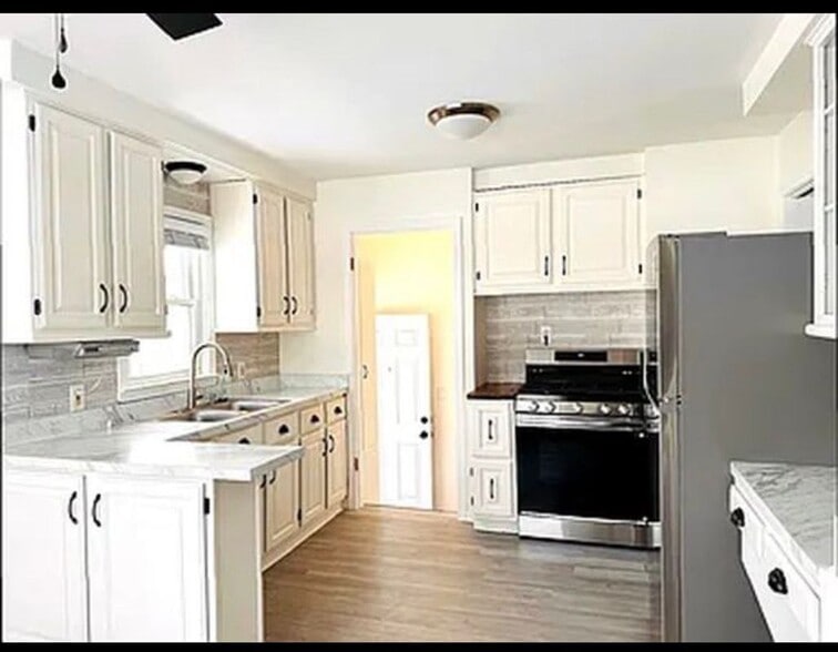 Building Photo - 21337 Audette St