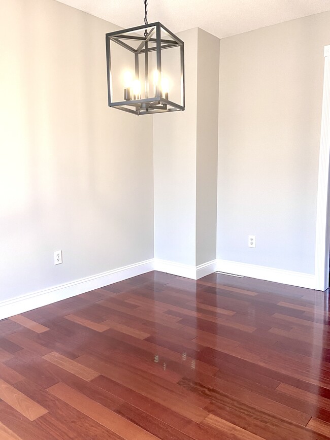 Building Photo - 204 Austin Ryer Ln