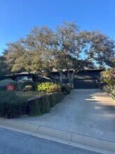 Building Photo - 6845 Lakeview Dr