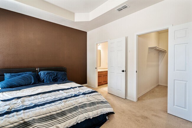 Building Photo - 103 Spike Run