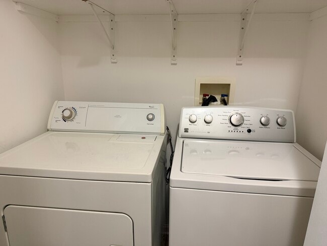 Building Photo - 372 Pine Lake Cir