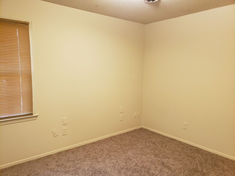 Building Photo - 6 Hallcox St