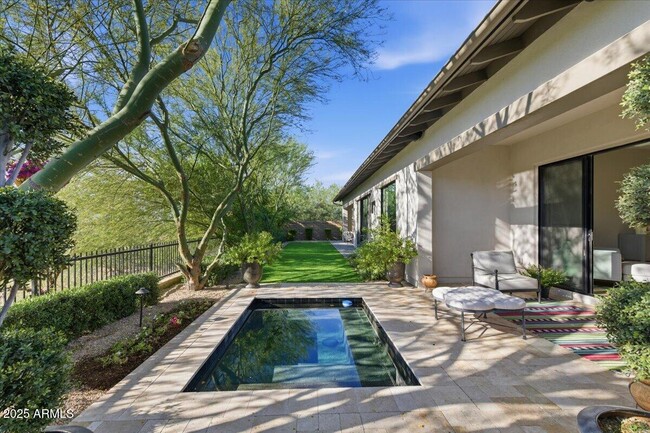 Building Photo - 10203 E Camelot Ct