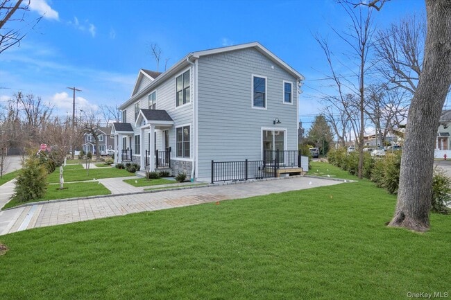 Building Photo - One Manhasset Ave