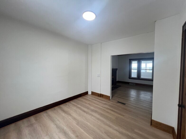 Building Photo - 911 Townline Rd