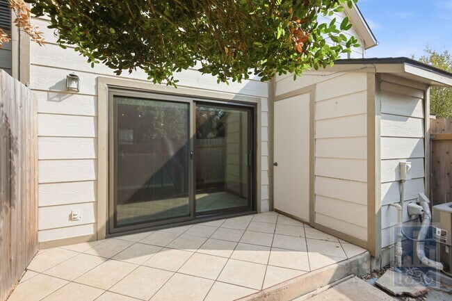 Building Photo - 11821 Bittern Hollow