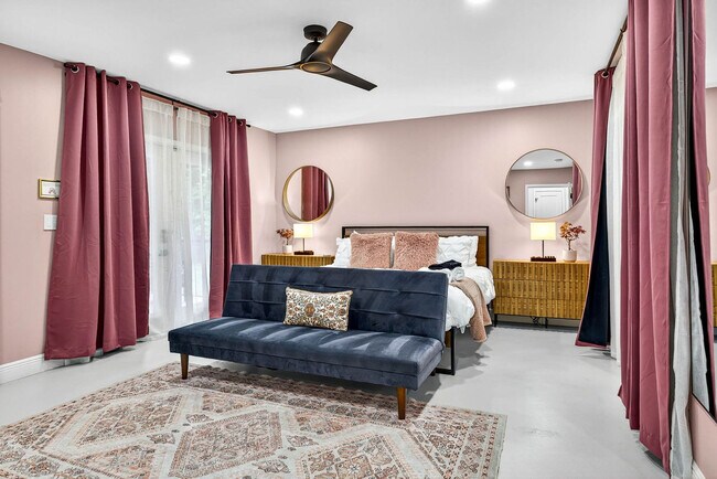 Building Photo - 319 Brentwood Dr