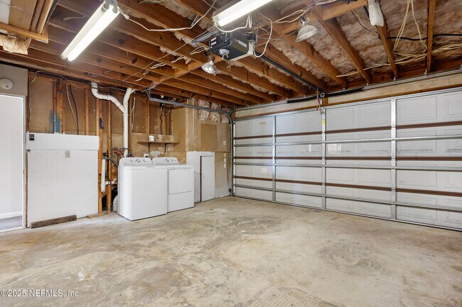 Building Photo - 17 Clinton Ct S