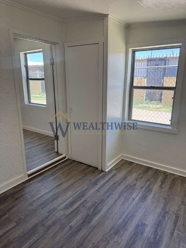 Building Photo - Freshly Remodeled 2 Bedroom 1 Bath Home for Rent 19 W Michigan Dr Unit A,Tucson, AZ 85714 $950 / ...
