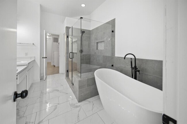 Building Photo - 7650 Springhill St