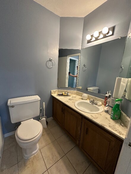 Building Photo - 2117 Quail Creek Dr