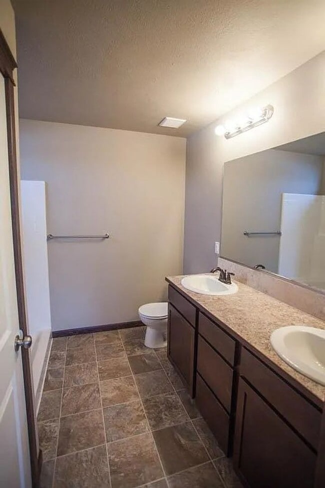 Building Photo - For Rent – Beautiful 3 Bed, 2 Bath Home wi...