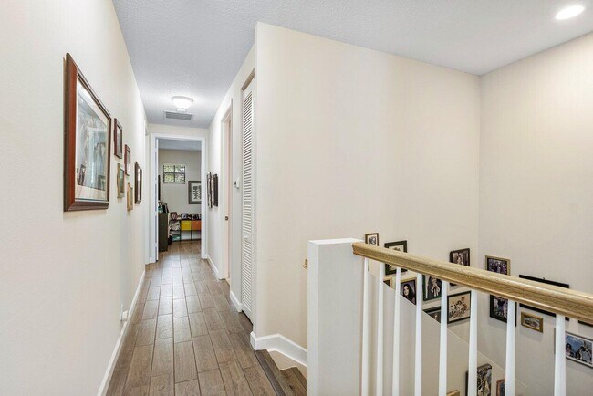Building Photo - 5056 Astor Cir
