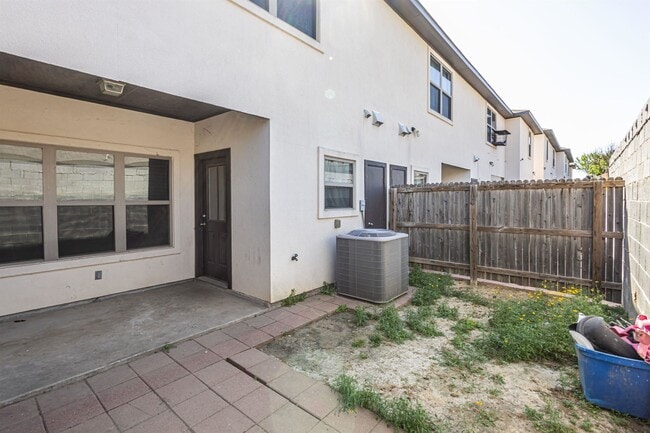 Building Photo - 5706 Montevista Dr