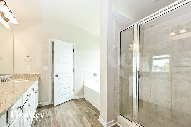 Building Photo - 281 Villa Grande Dr