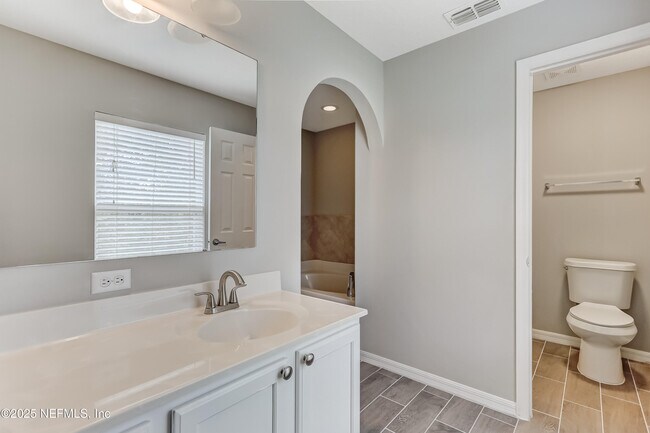 Building Photo - 172 King Arthur Ct