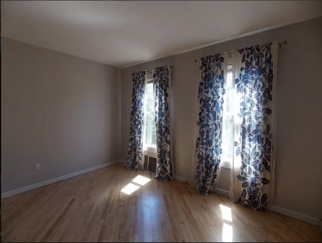 Building Photo - Sprawling 2BR in Queen Anne Victorian | Enormous Living Room | Walk-In Closets | East Rock