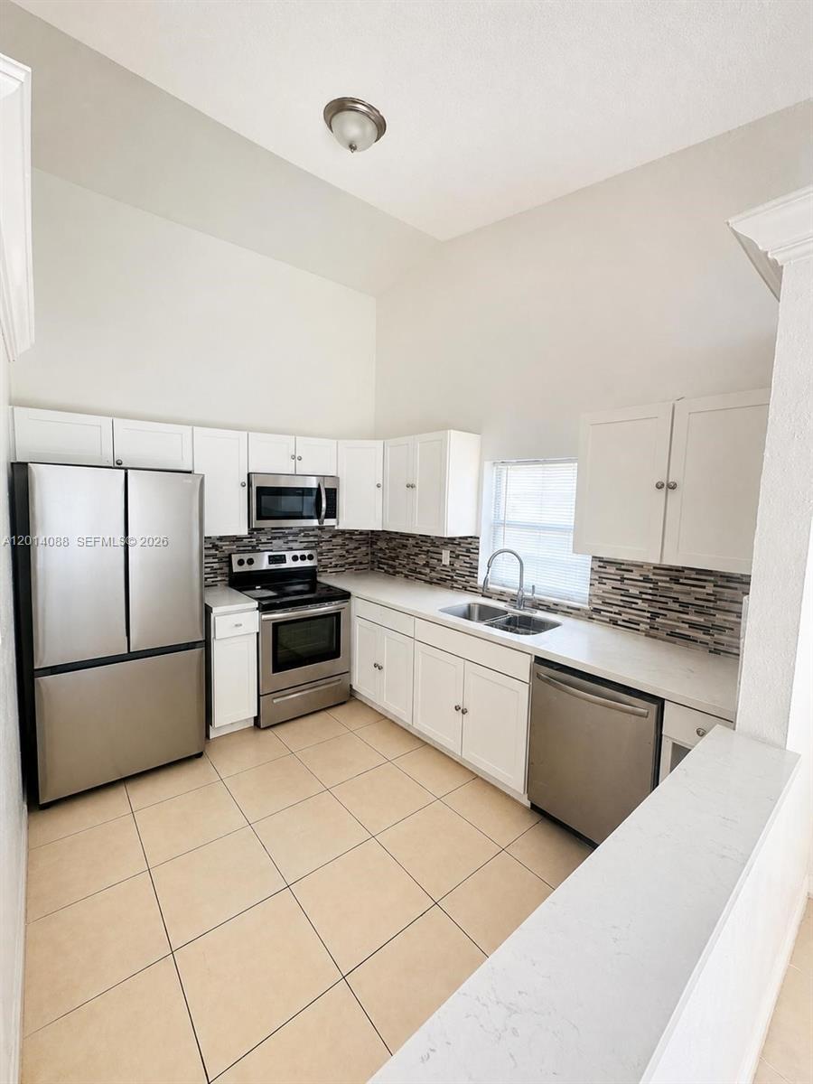Building Photo - 10559 La Placida Dr
