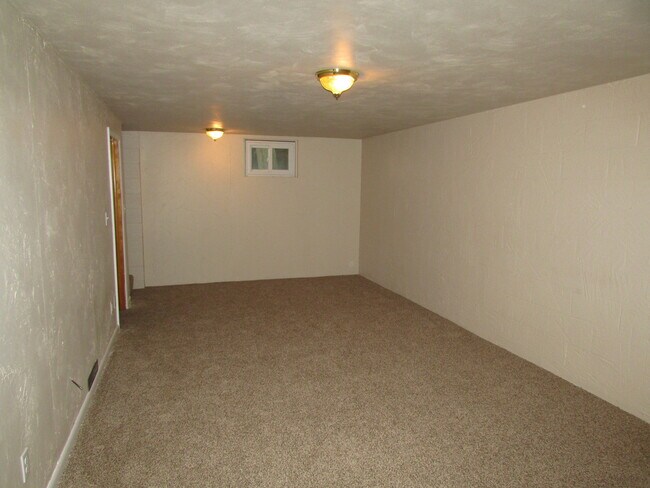 Building Photo - 3 BEDROOM | 2 BATH | DOUBLE CAR GARAGE | W...